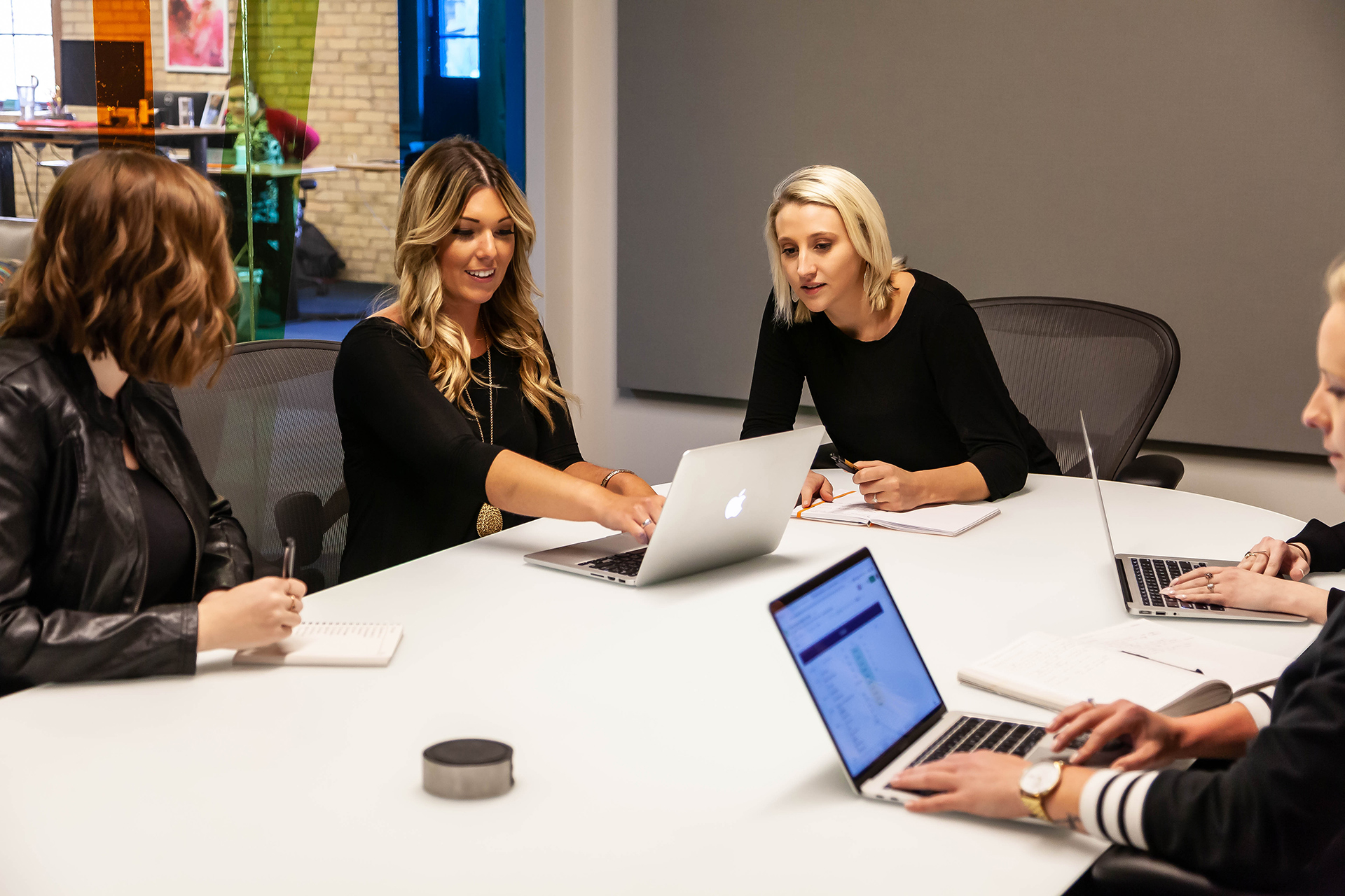 Candid-Office-Photo-22-1920px